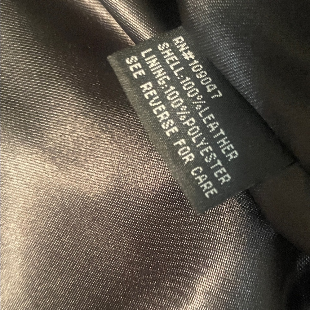 Men's or Women’s Black Puffer Vest 💯leather Fits like a large size outerwear - Picture 4 of 10
